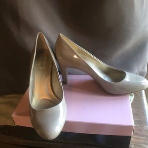 NWOT Bandolino pumps Taupe.  Size 9